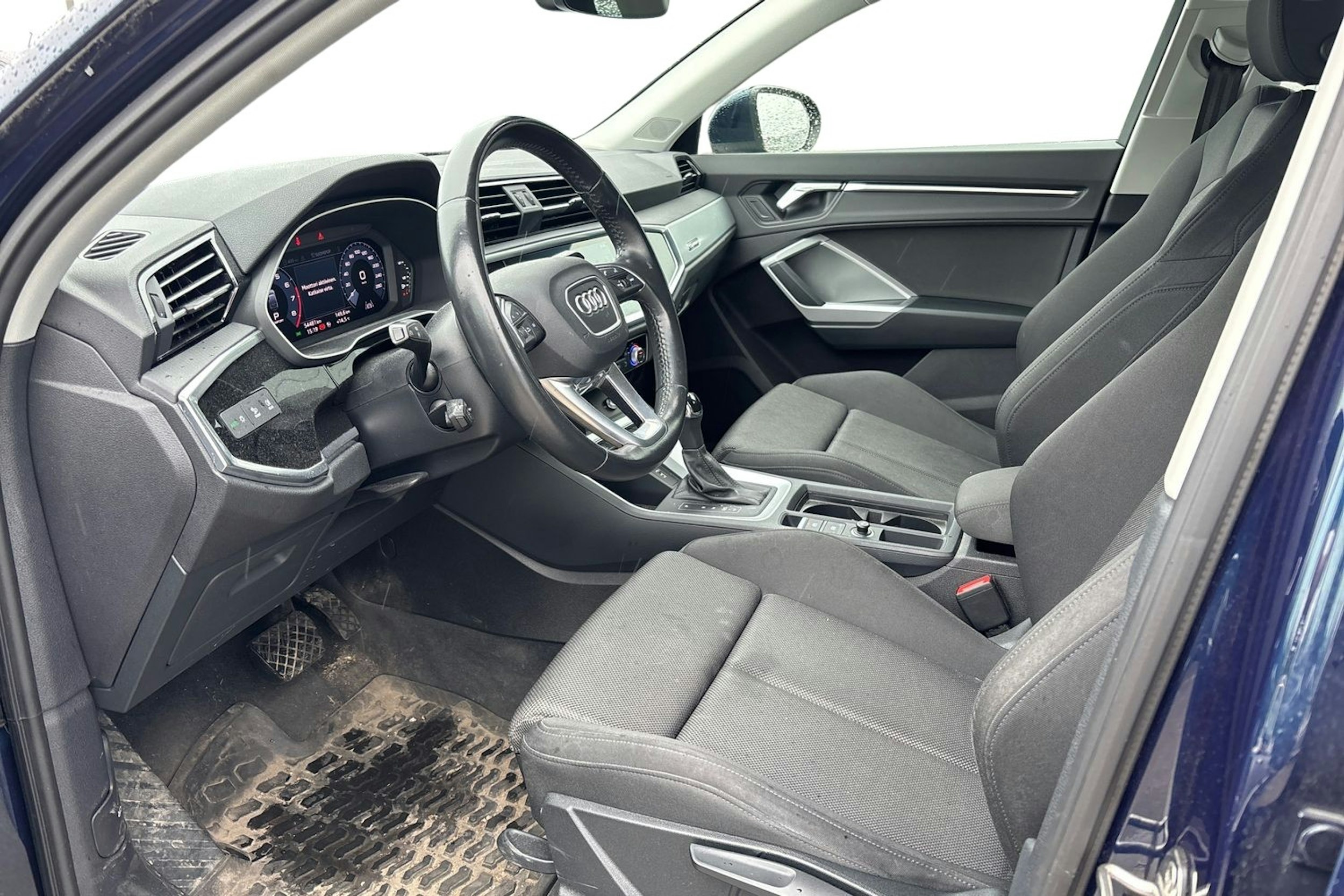harmaa Audi Q3 2020 kuva 3.