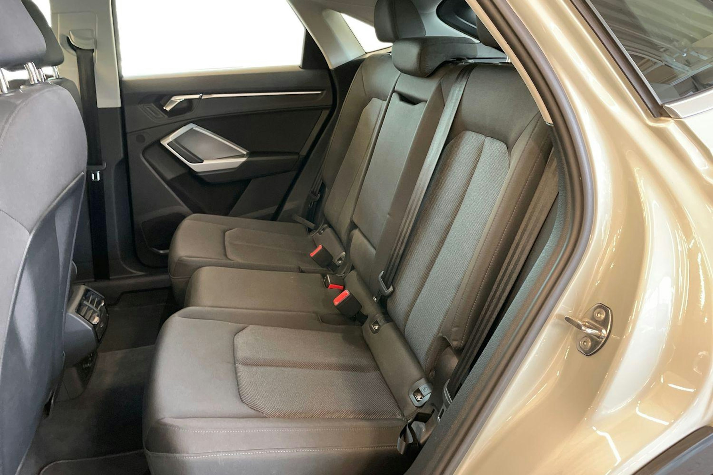 Hopea Audi Q3 2020 kuva 10.