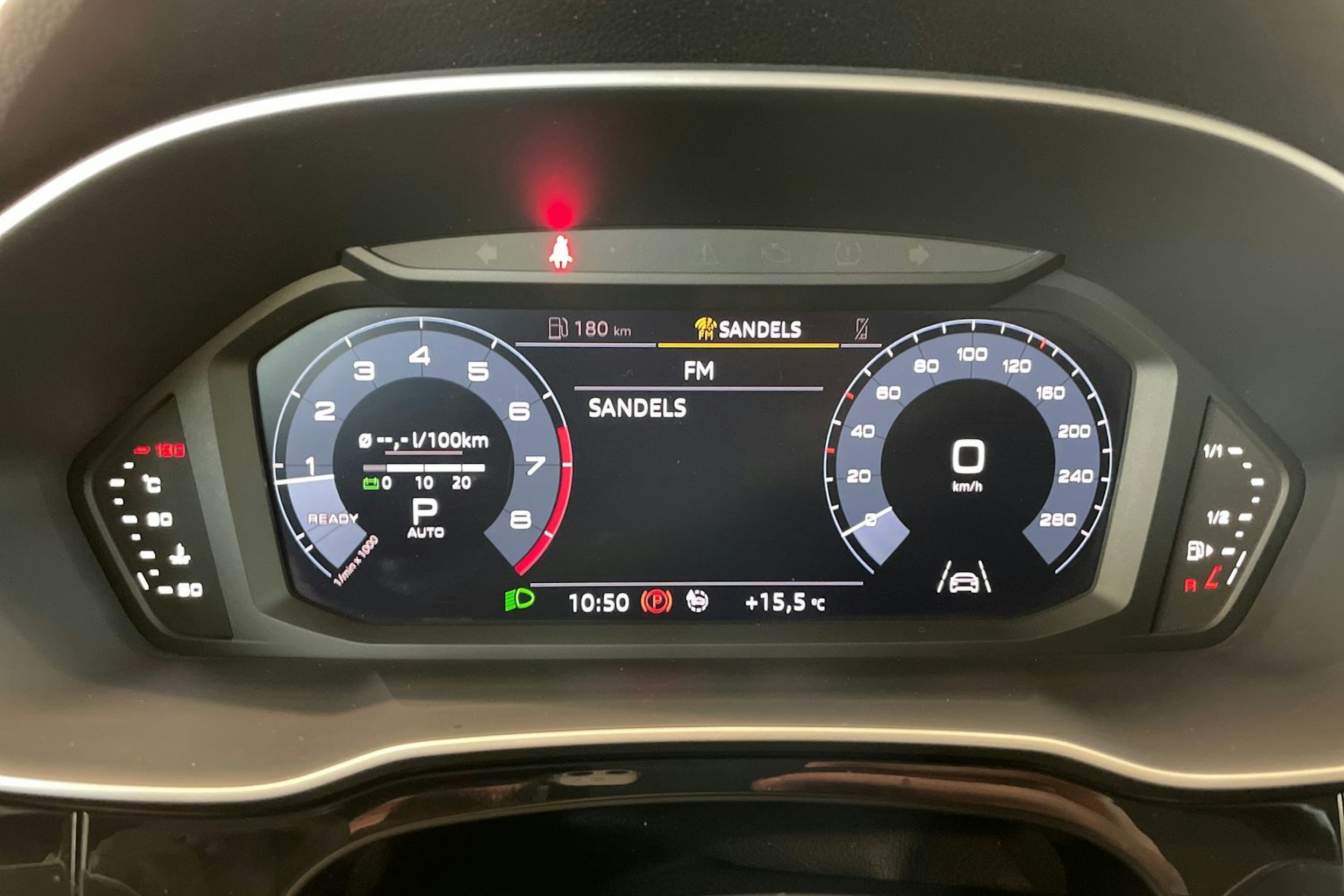 Hopea Audi Q3 2020 kuva 16.