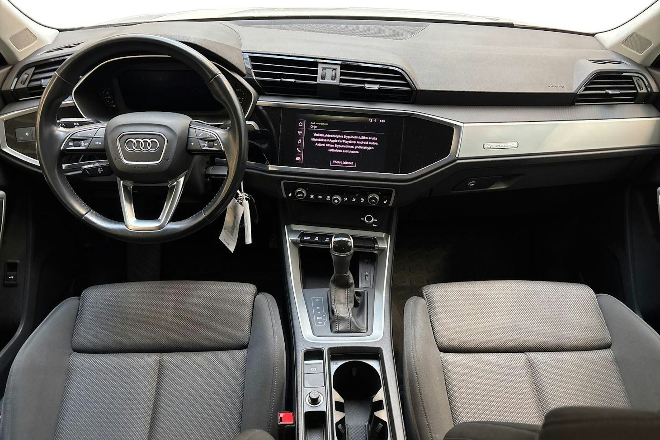 valkoinen Audi Q3 2020 kuva 9.