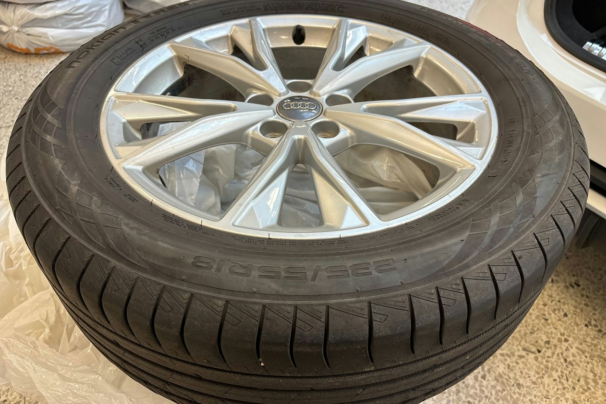 valkoinen Audi Q3 2020 kuva 14.