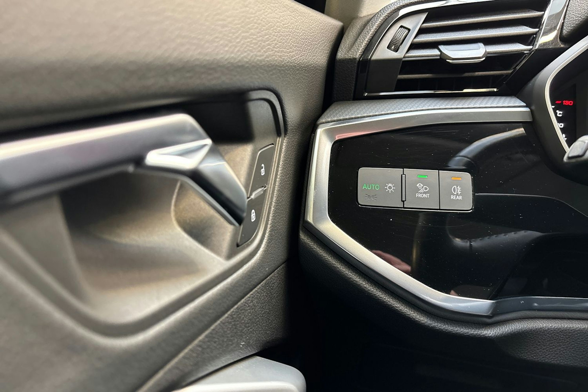 valkoinen Audi Q3 2020 kuva 16.