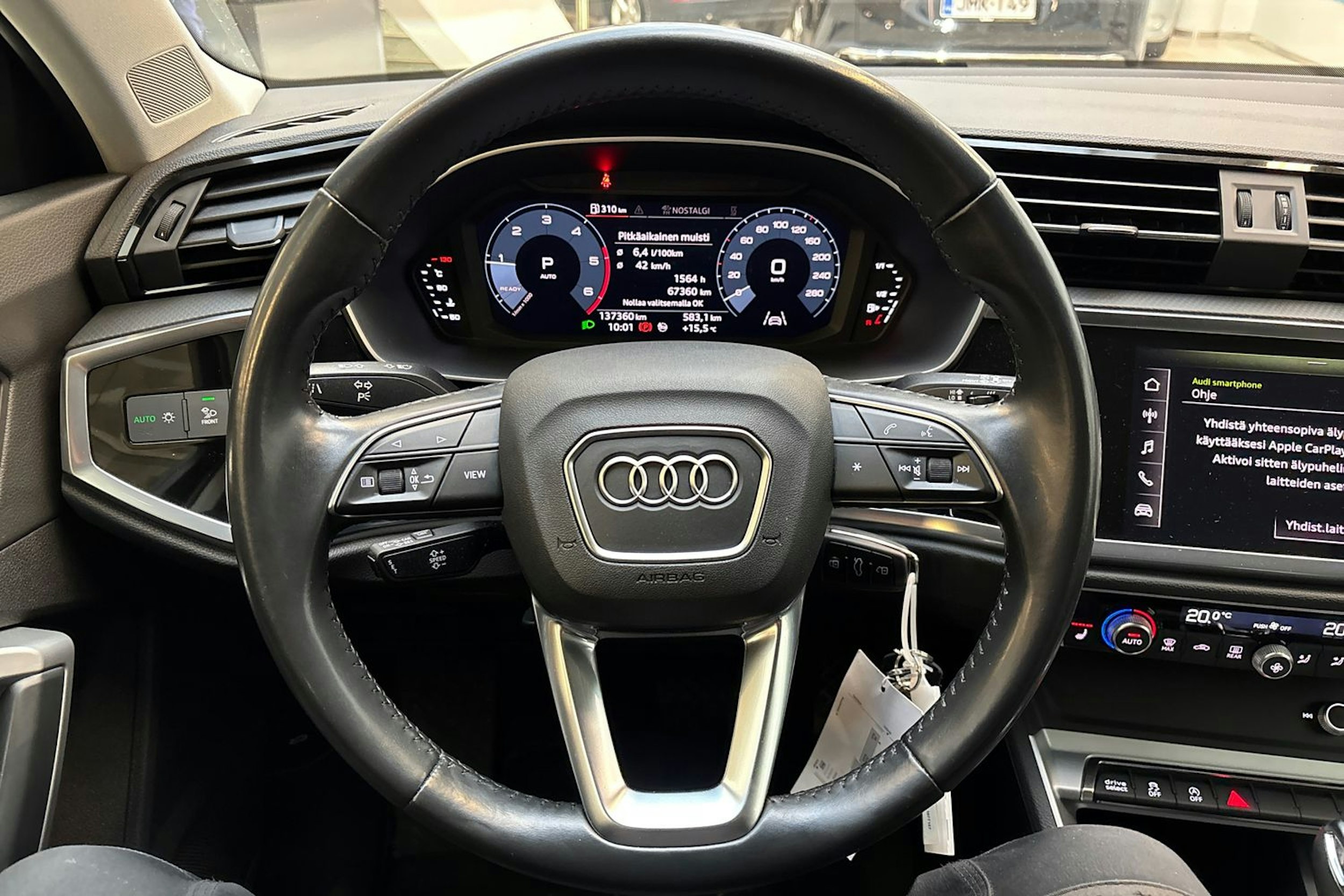 valkoinen Audi Q3 2020 kuva 17.