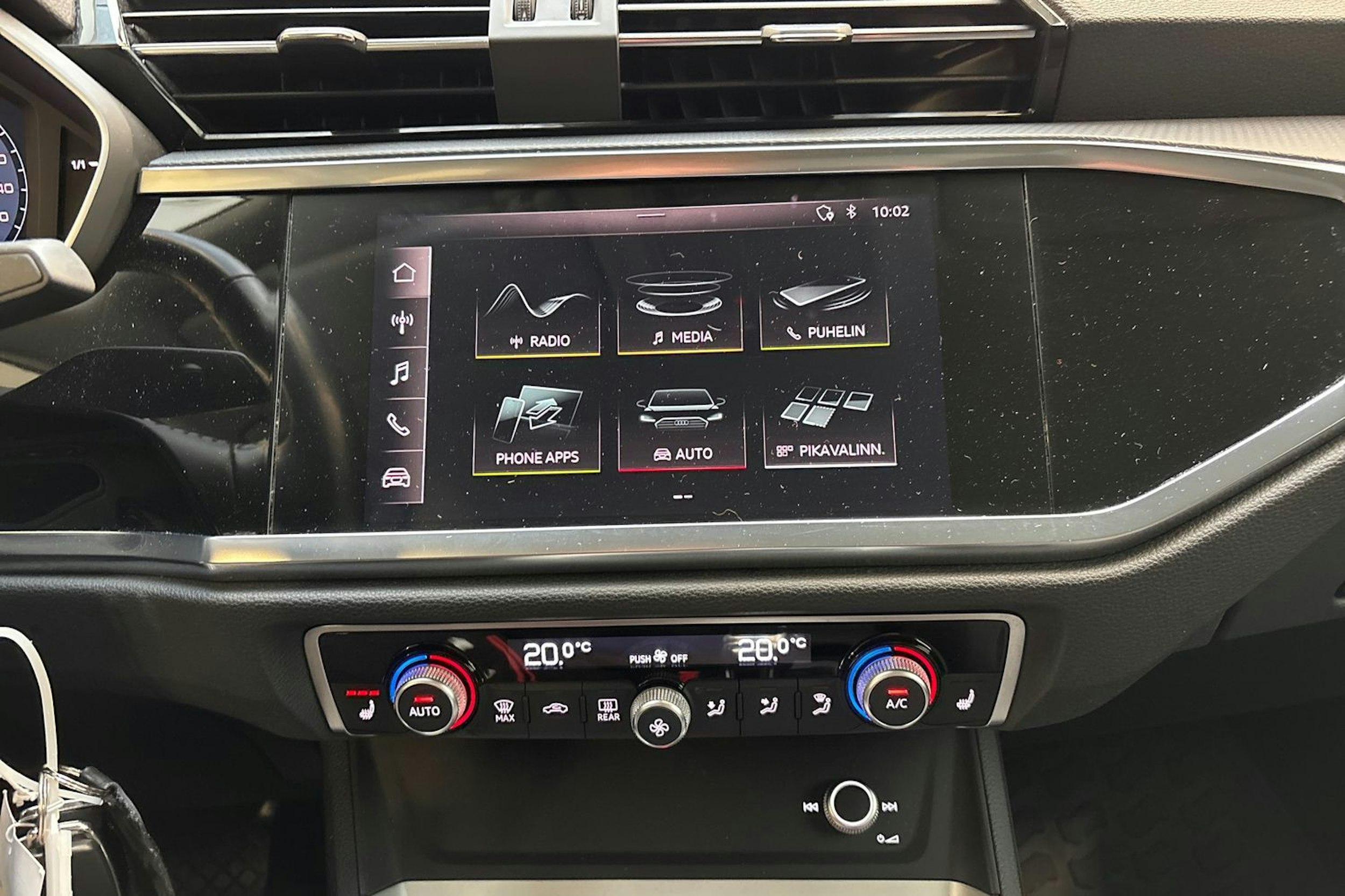 valkoinen Audi Q3 2020 kuva 19.