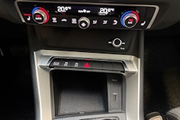 valkoinen Audi Q3 2020 kuva 20.