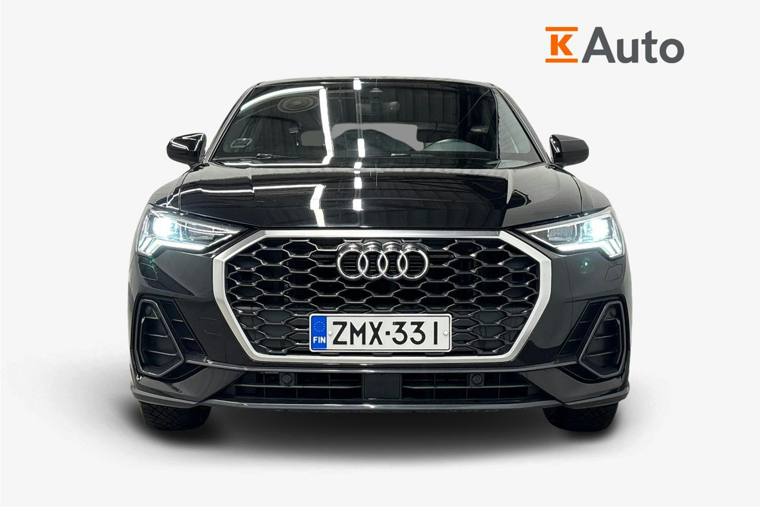 musta Audi Q3 2020 kuva 4.