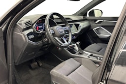 musta Audi Q3 2020 kuva 6.