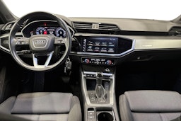 musta Audi Q3 2020 kuva 7.