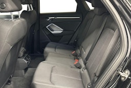musta Audi Q3 2020 kuva 8.