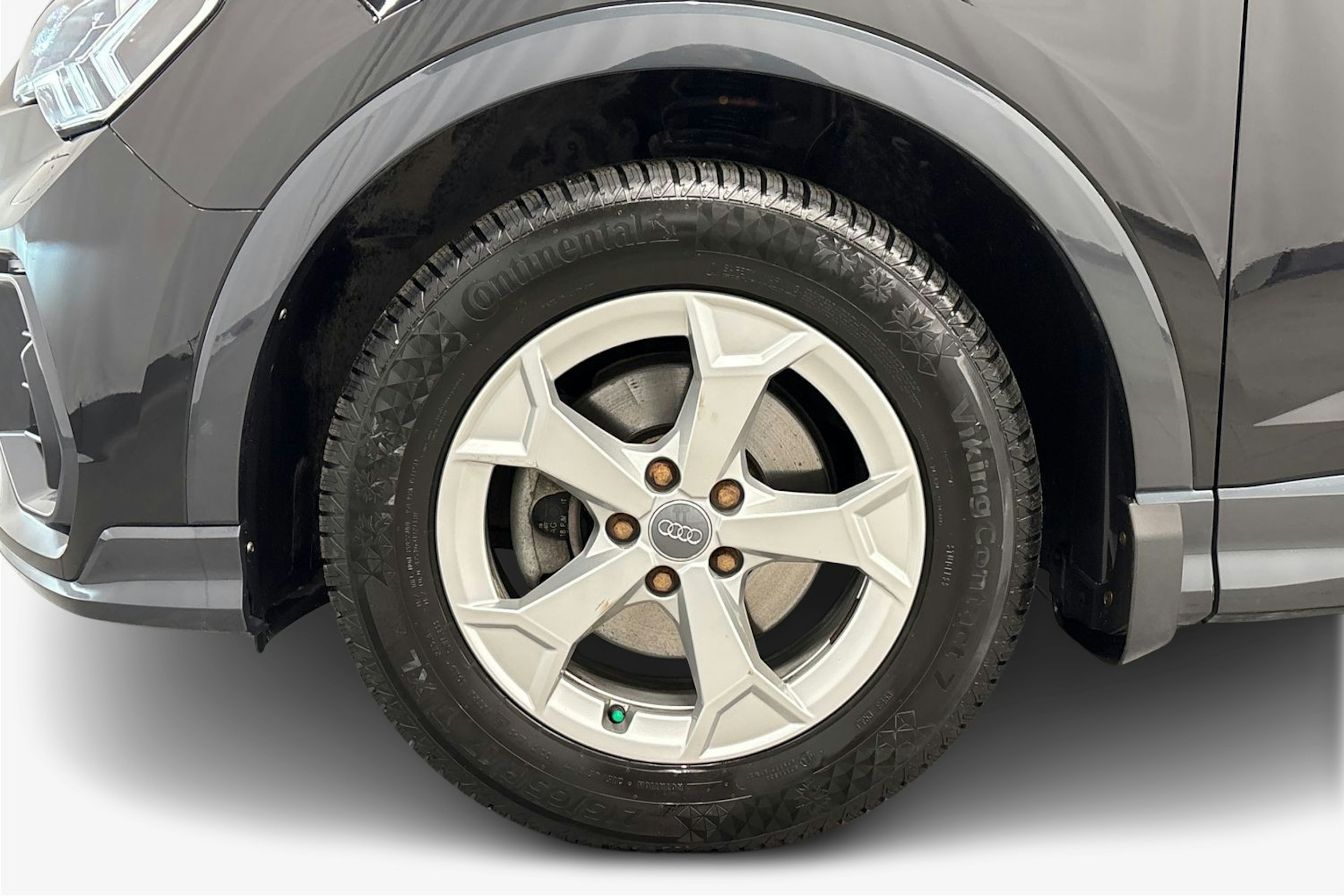 musta Audi Q3 2020 kuva 9.