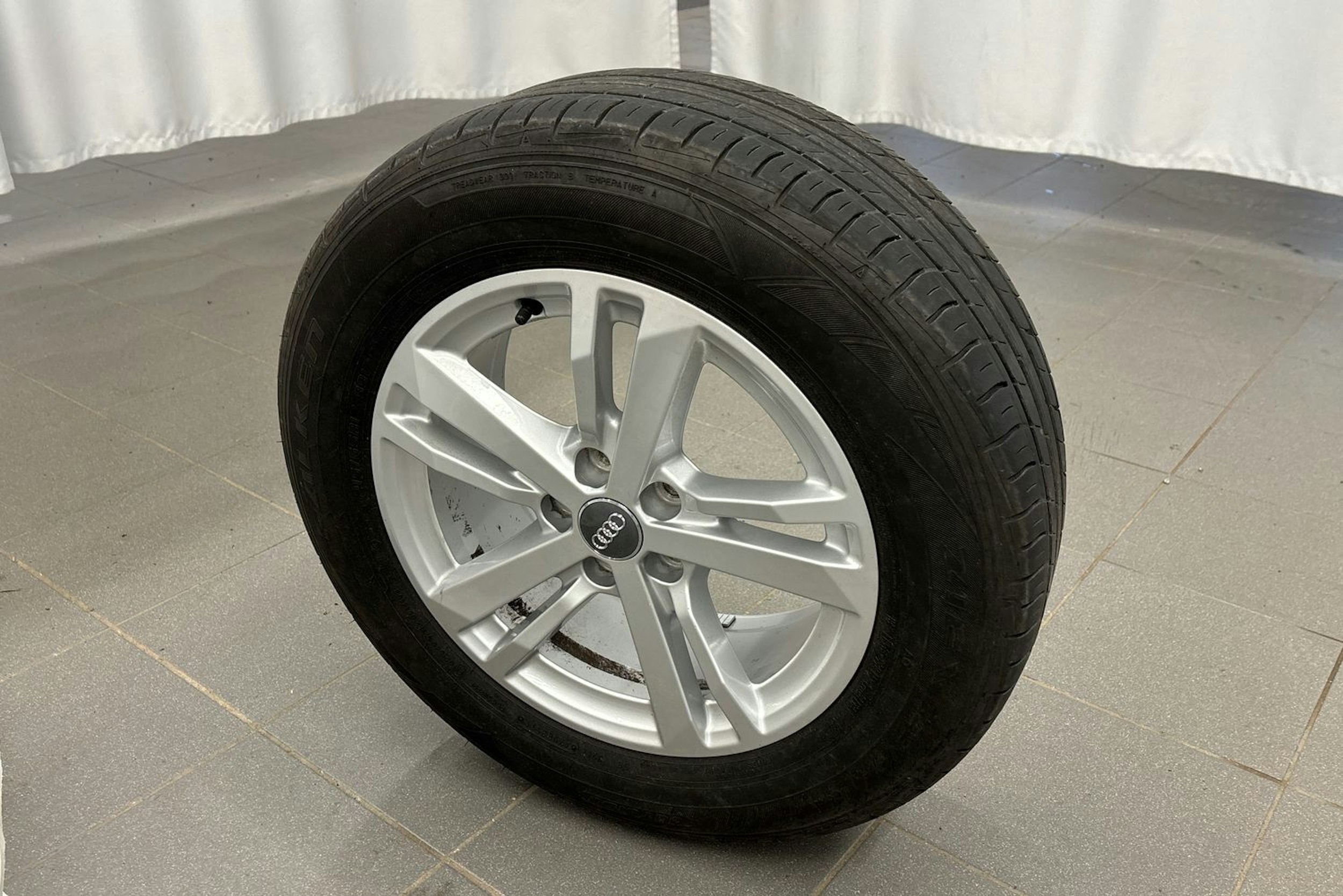 musta Audi Q3 2020 kuva 11.