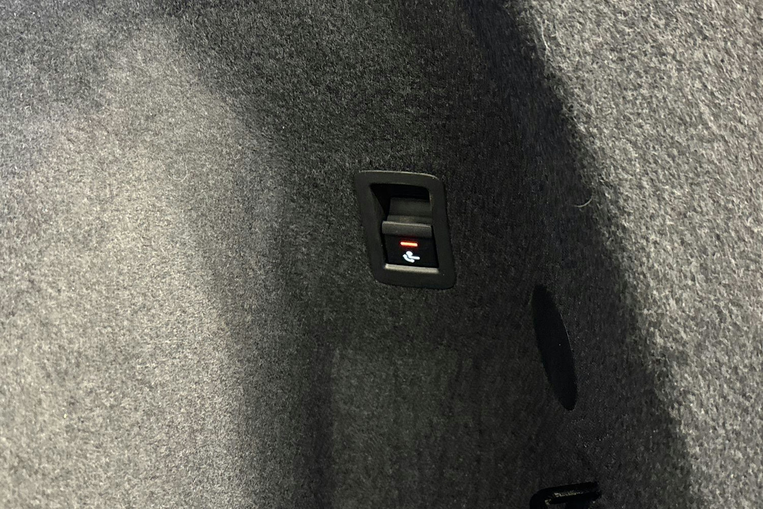 musta Audi Q3 2020 kuva 14.