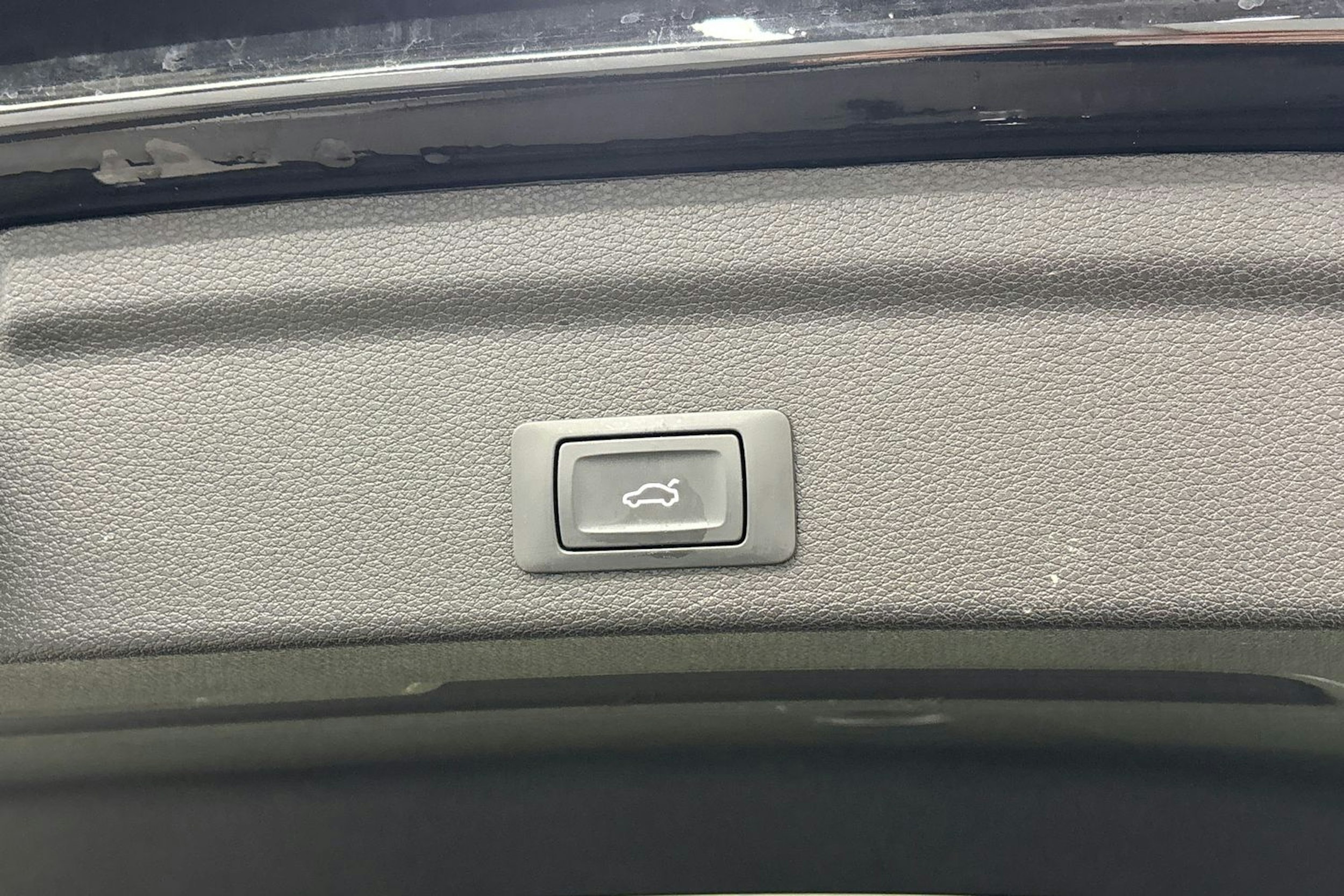 musta Audi Q3 2020 kuva 16.