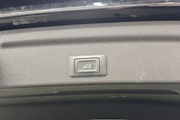 musta Audi Q3 2020 kuva 16.