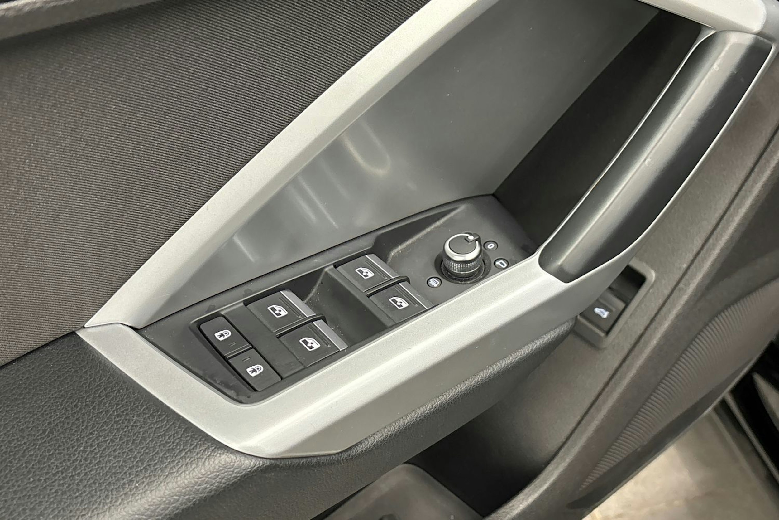 musta Audi Q3 2020 kuva 18.