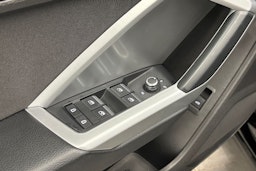 musta Audi Q3 2020 kuva 18.