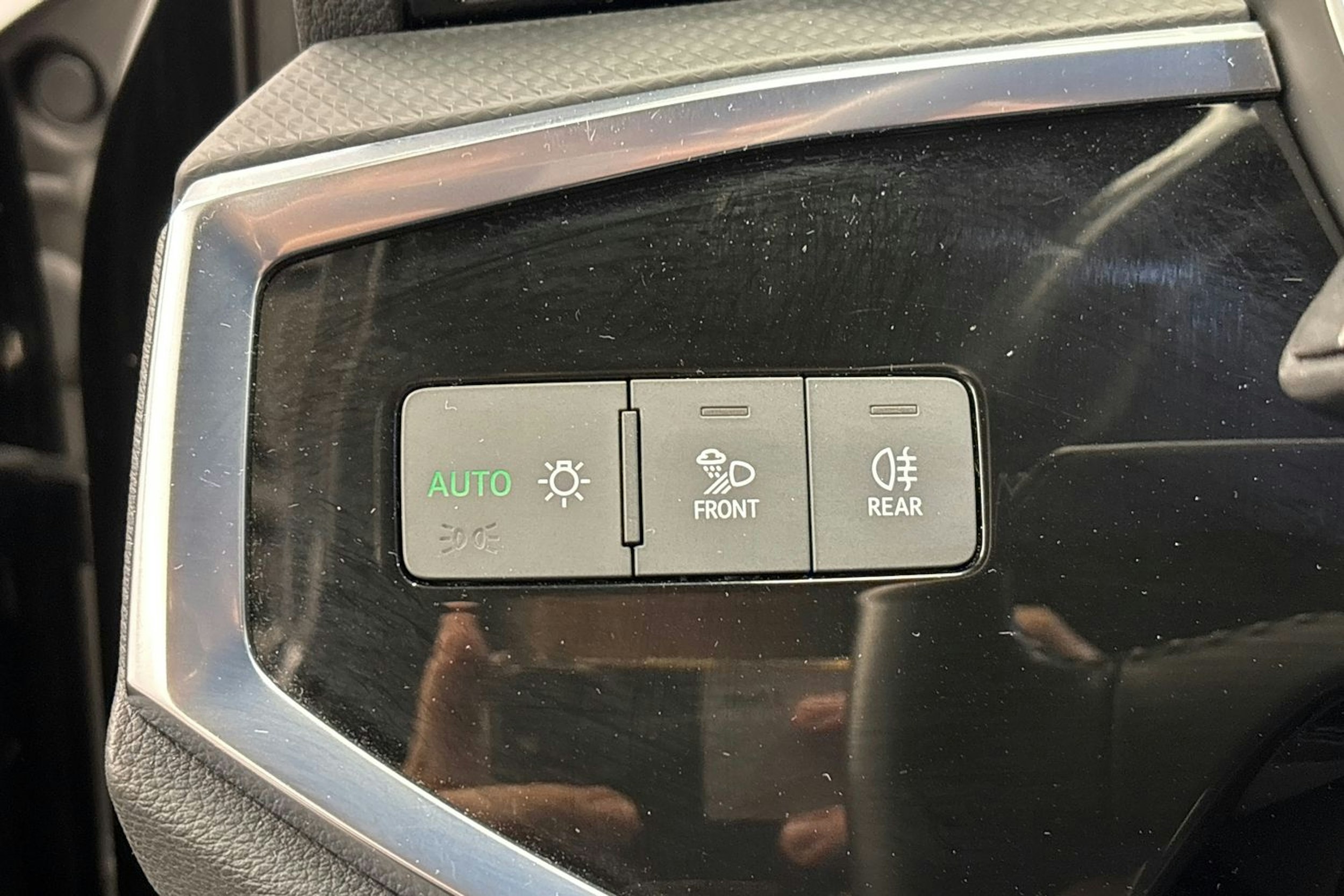 musta Audi Q3 2020 kuva 19.