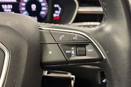 musta Audi Q3 2020 kuva 22.