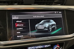 musta Audi Q3 2020 kuva 25.