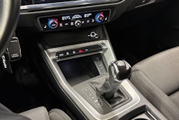 musta Audi Q3 2020 kuva 28.