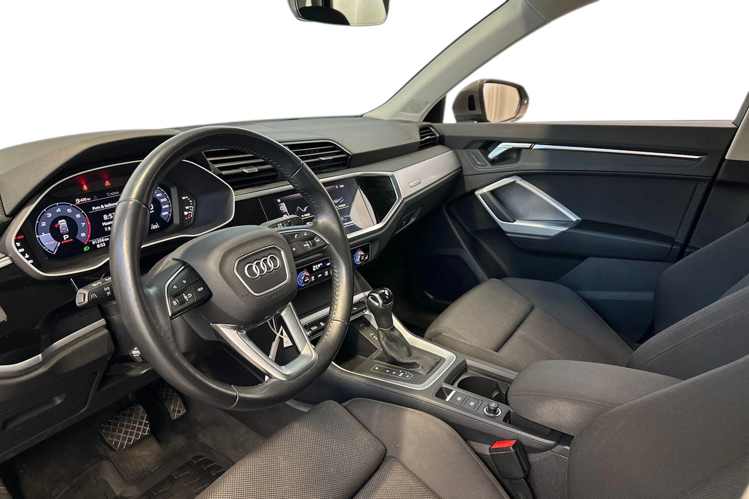harmaa Audi Q3 2020 kuva 6.