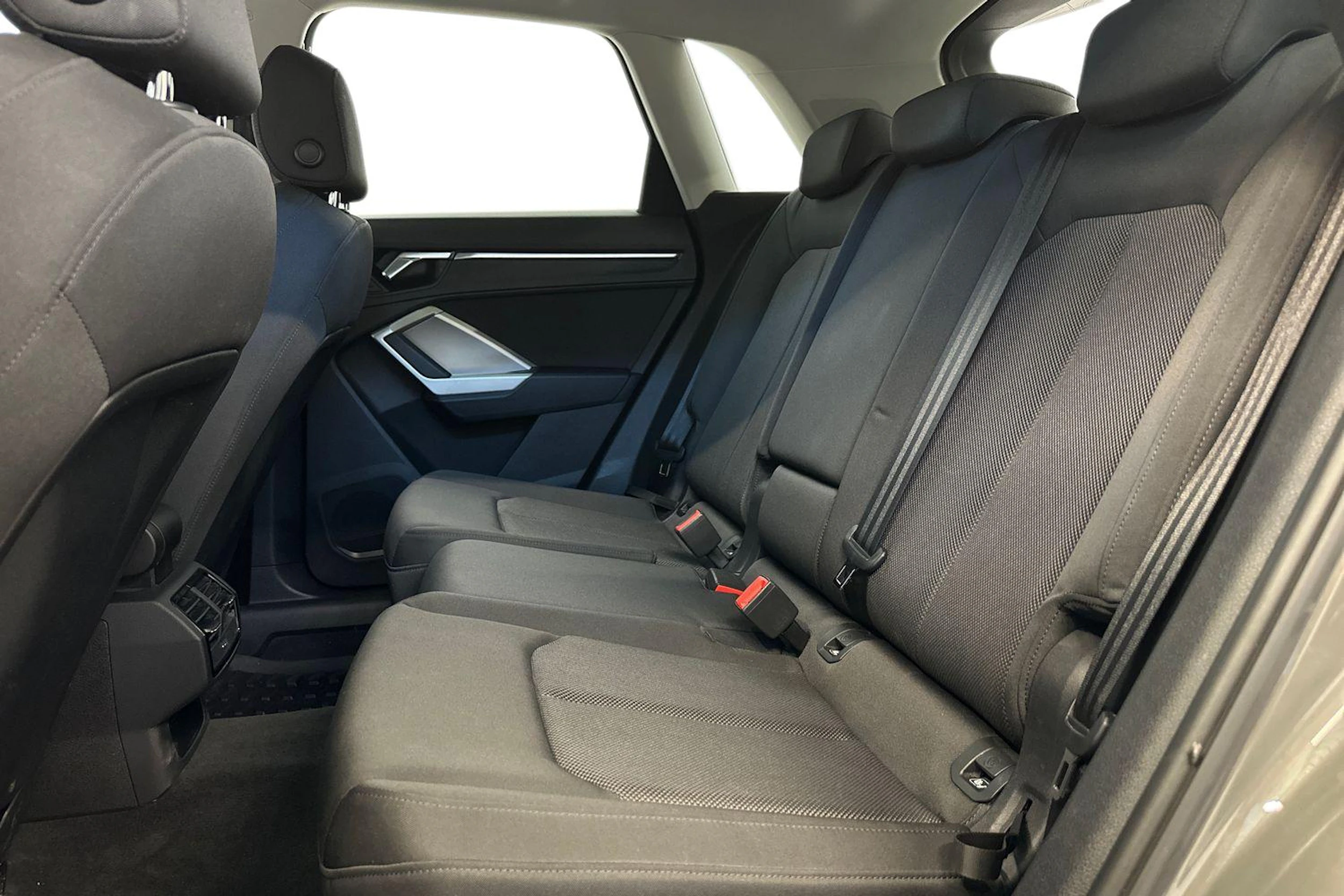harmaa Audi Q3 2020 kuva 8.