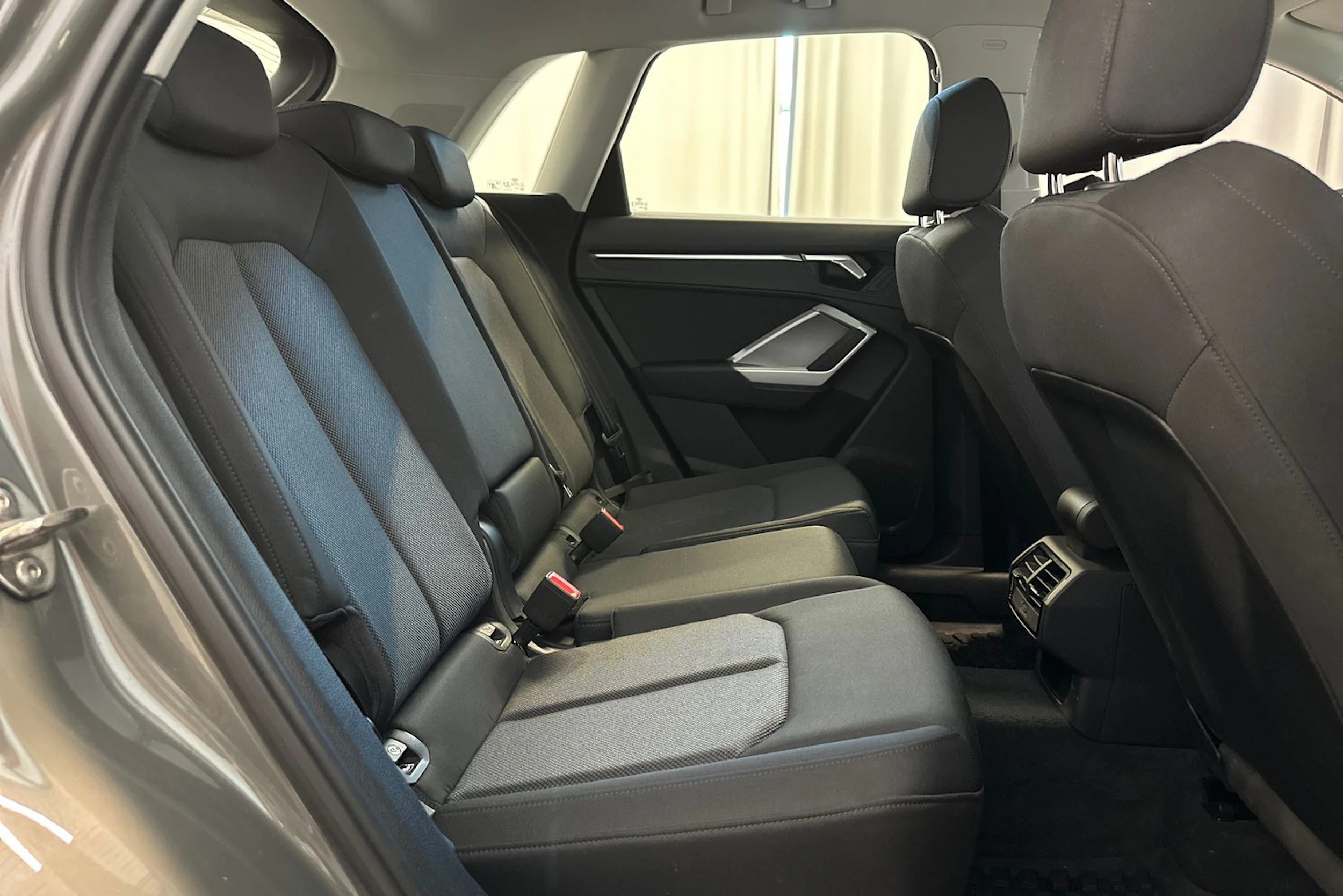 harmaa Audi Q3 2020 kuva 10.