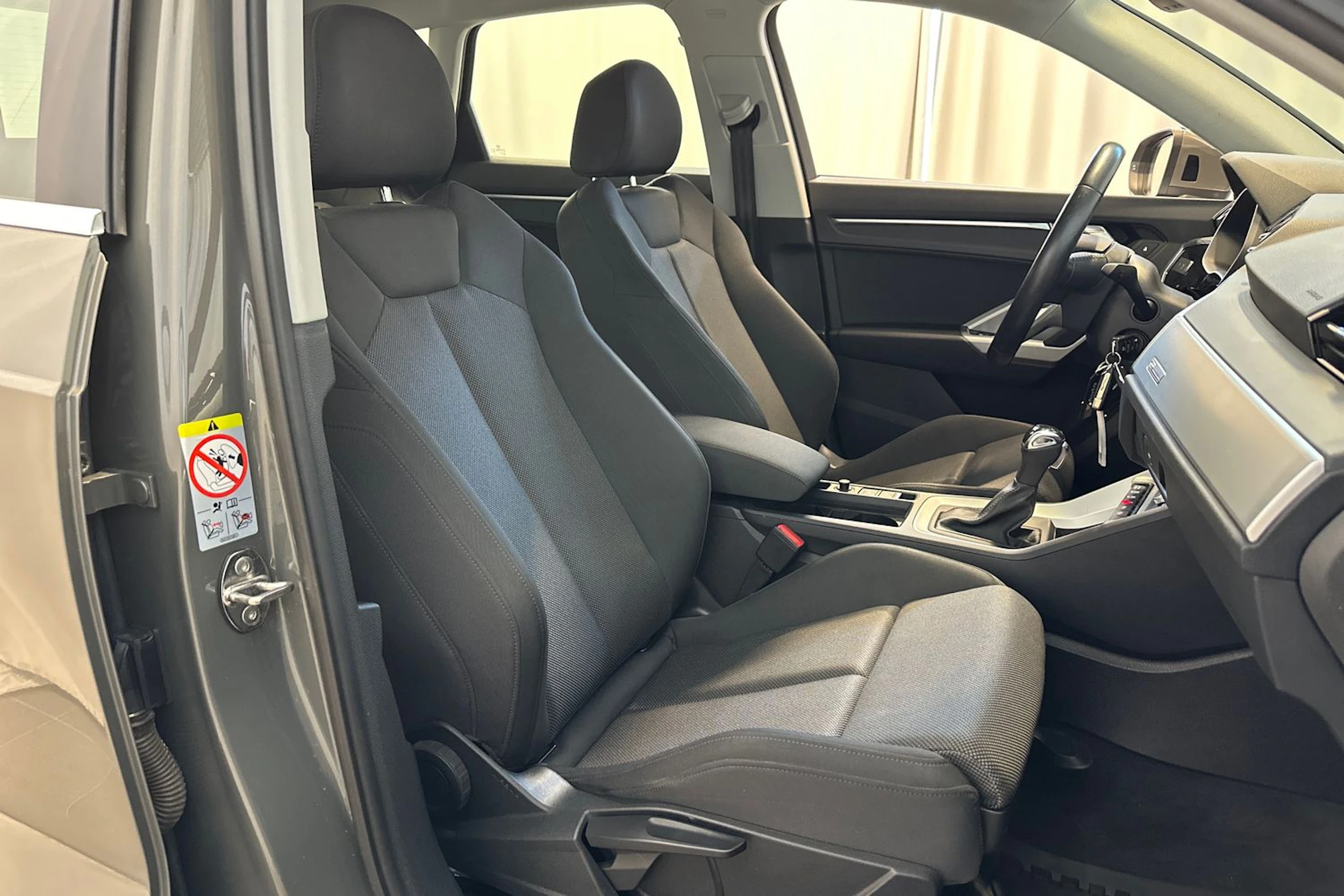 harmaa Audi Q3 2020 kuva 11.