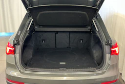 harmaa Audi Q3 2020 kuva 13.