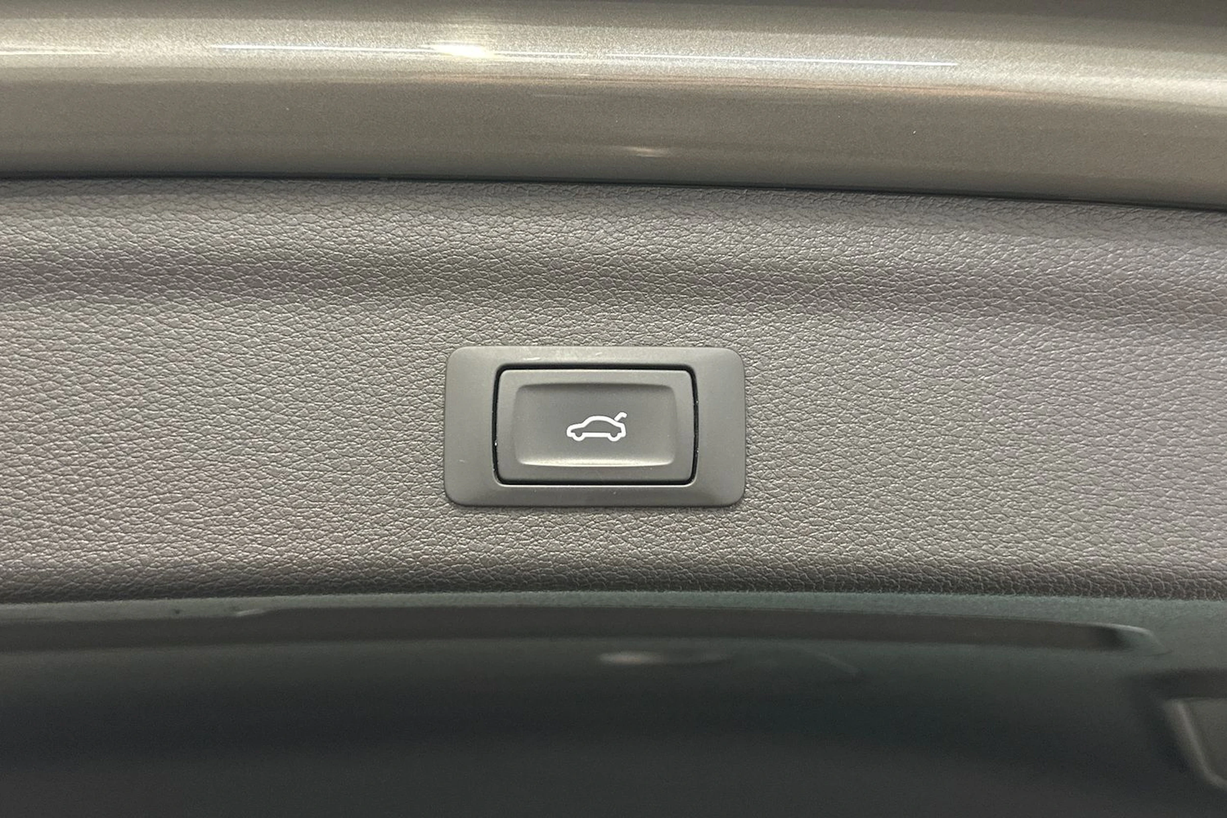 harmaa Audi Q3 2020 kuva 14.