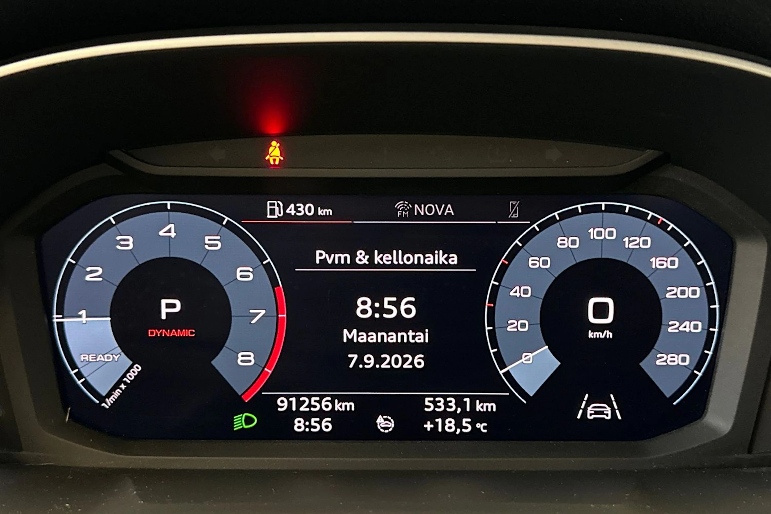 harmaa Audi Q3 2020 kuva 21.
