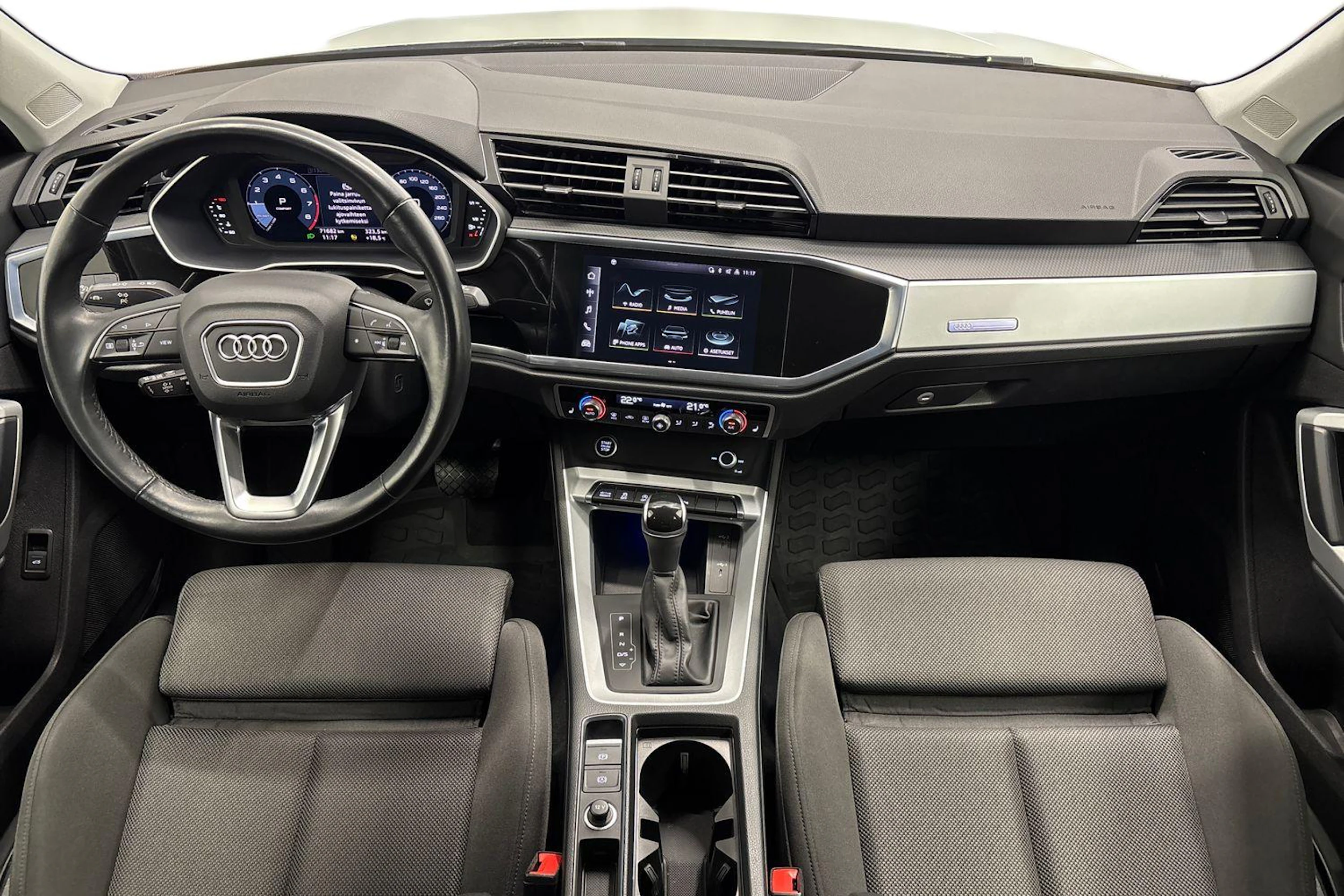 met. hopea Audi Q3 2021 kuva 9.