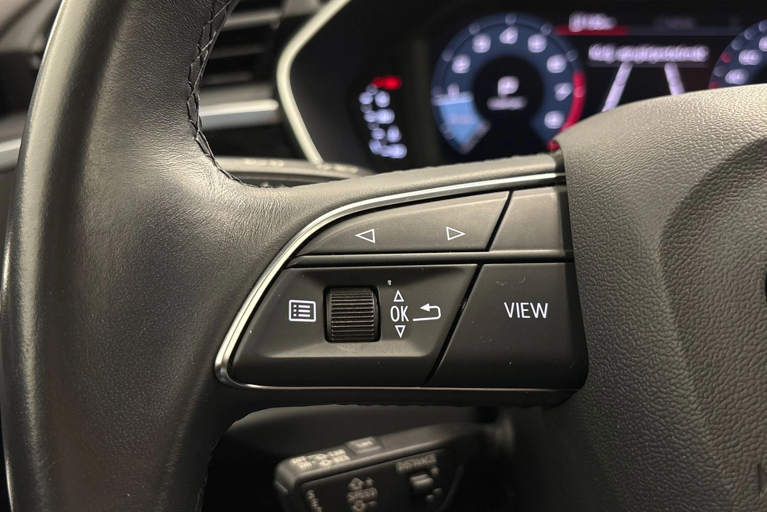 met. hopea Audi Q3 2021 kuva 16.