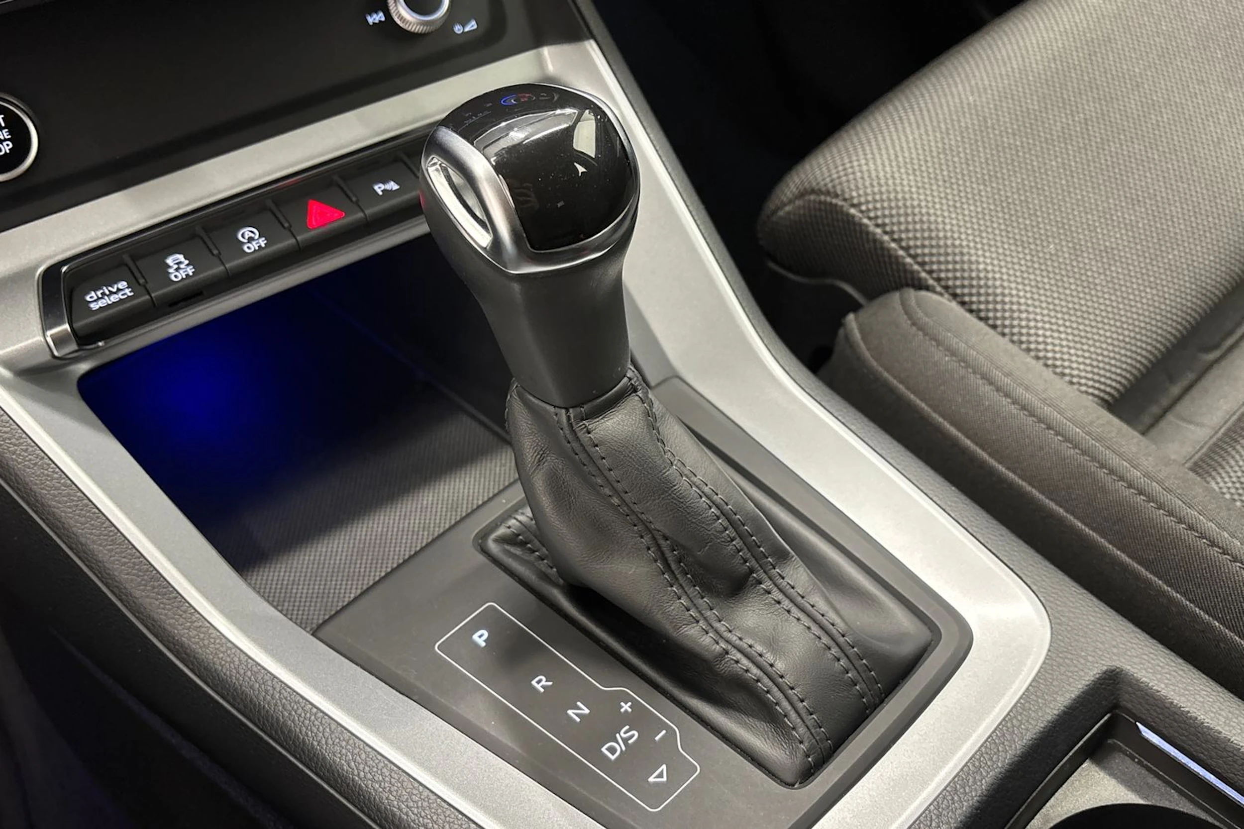 met. hopea Audi Q3 2021 kuva 24.