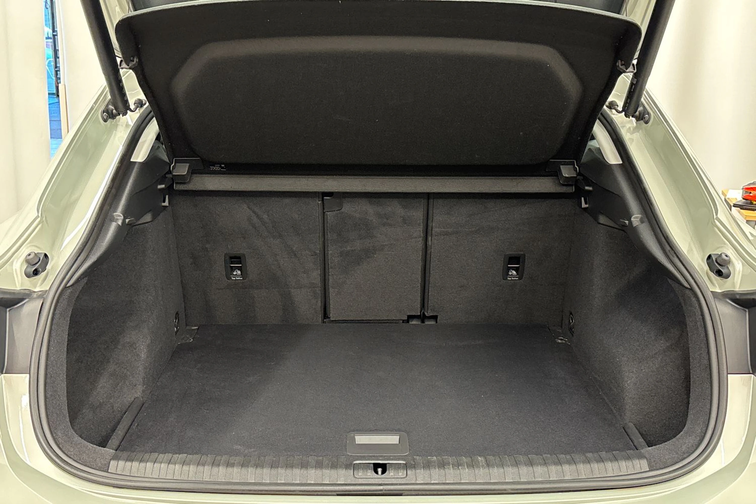 met. hopea Audi Q3 2021 kuva 25.