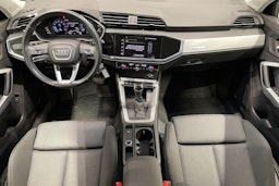 valkoinen Audi Q3 2021 kuva 9.