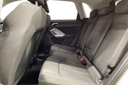 valkoinen Audi Q3 2021 kuva 10.