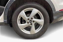 valkoinen Audi Q3 2021 kuva 11.