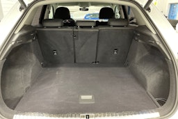 valkoinen Audi Q3 2021 kuva 15.
