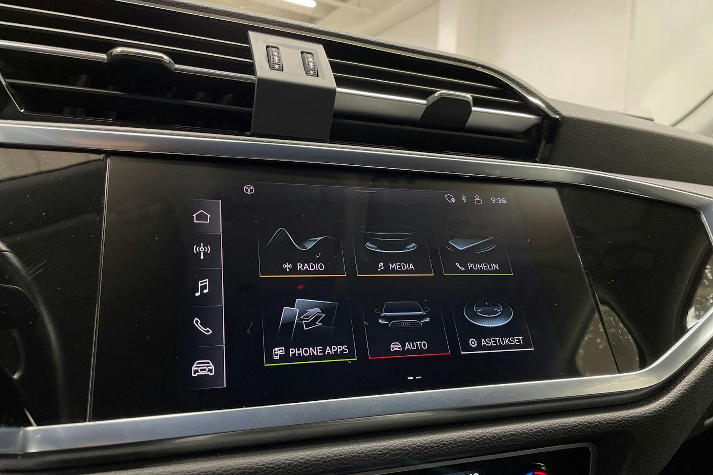 valkoinen Audi Q3 2021 kuva 17.