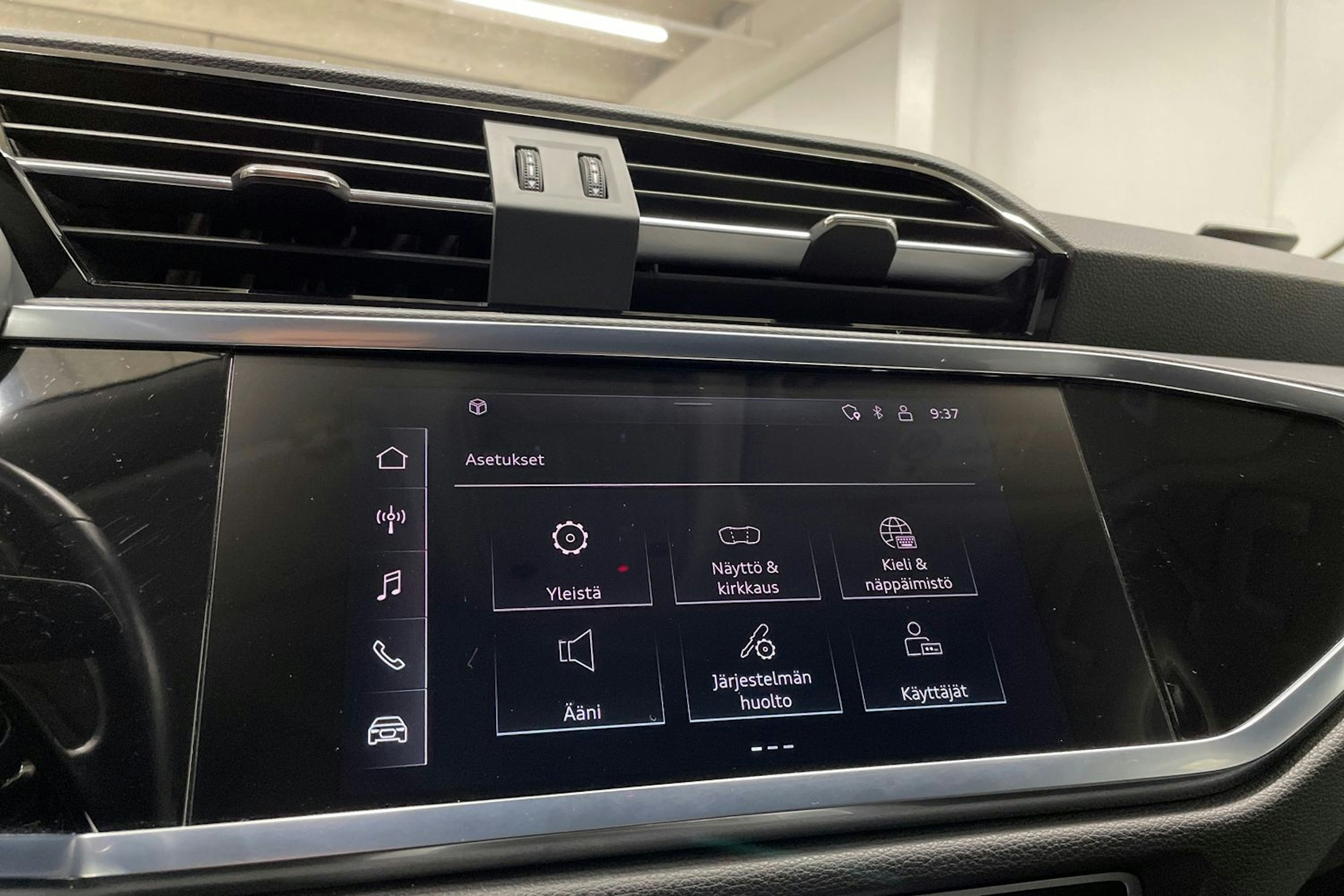 valkoinen Audi Q3 2021 kuva 19.