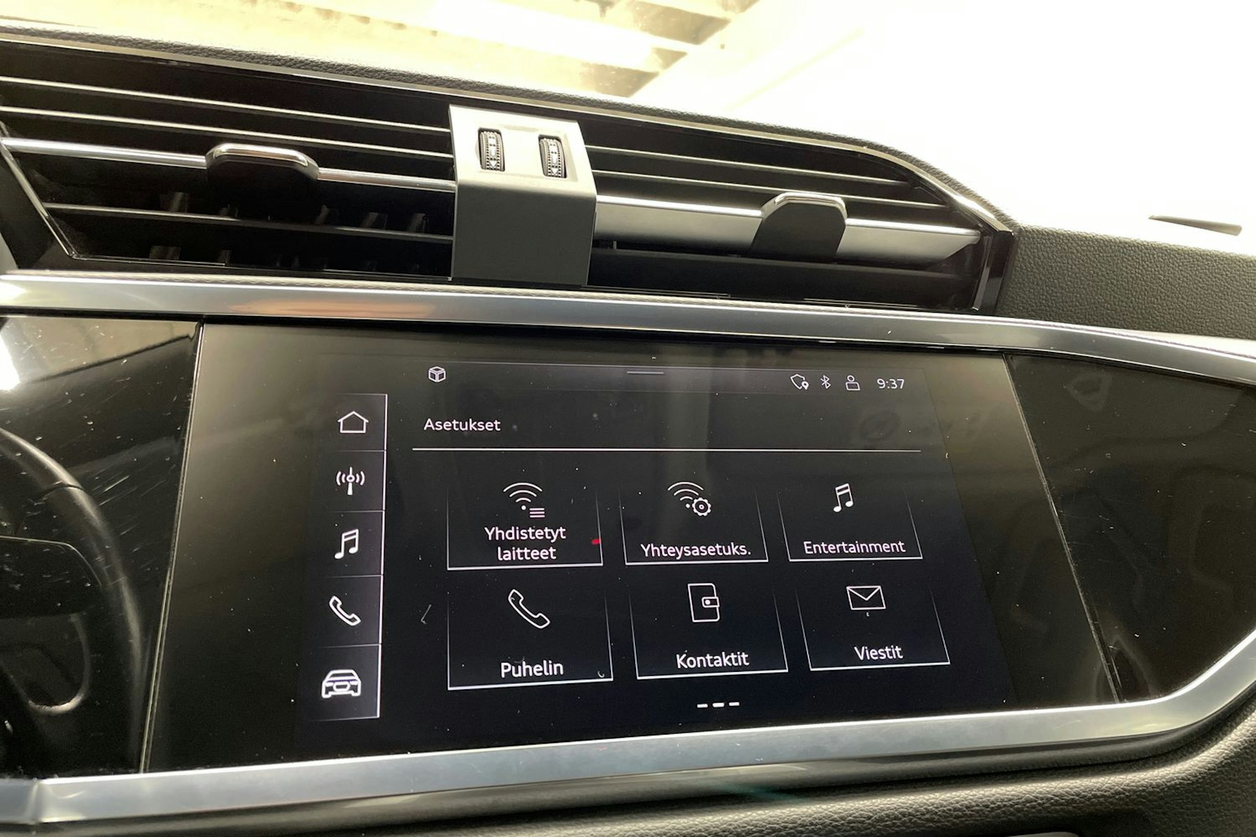 valkoinen Audi Q3 2021 kuva 20.