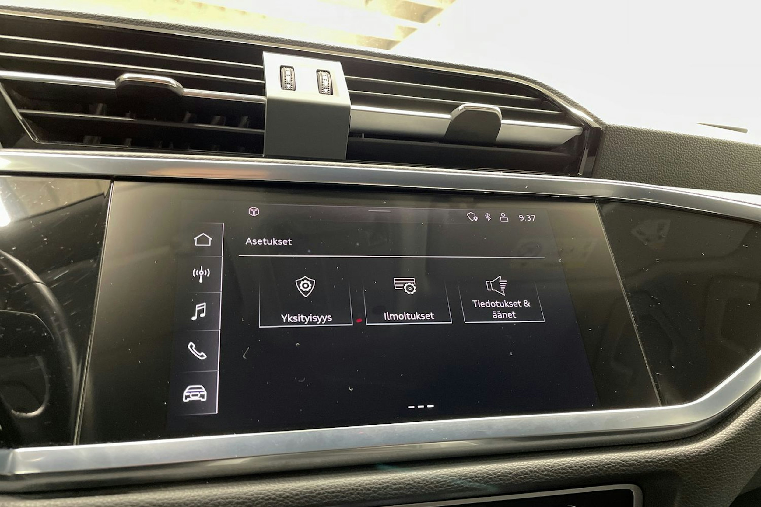 valkoinen Audi Q3 2021 kuva 21.