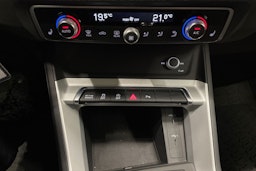 valkoinen Audi Q3 2021 kuva 24.