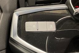 valkoinen Audi Q3 2021 kuva 26.