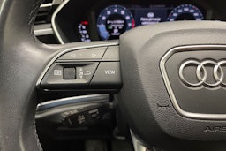 valkoinen Audi Q3 2021 kuva 27.