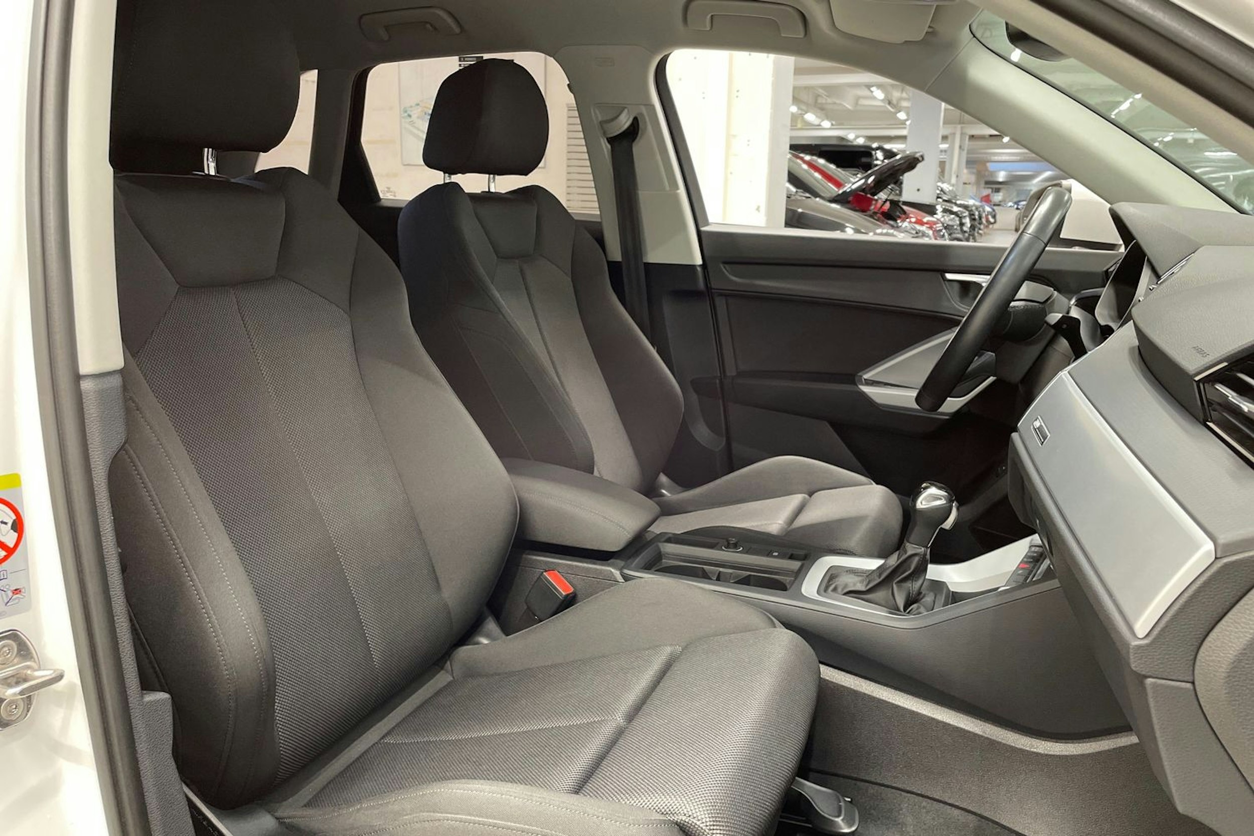 valkoinen Audi Q3 2021 kuva 31.
