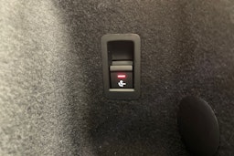 valkoinen Audi Q3 2021 kuva 34.