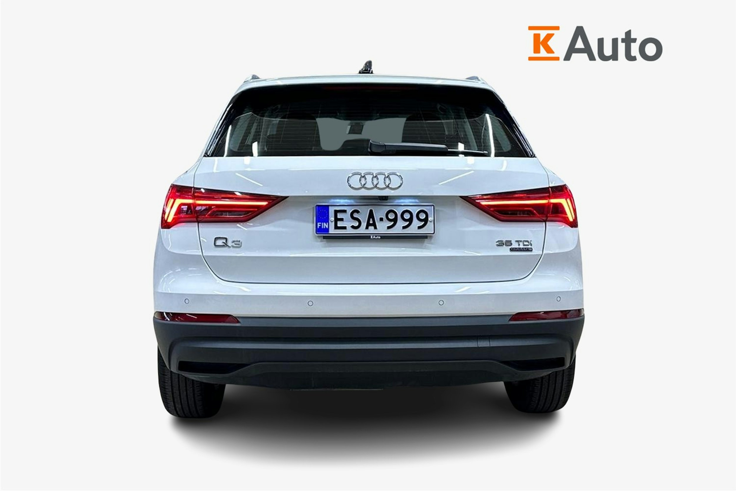 valkoinen Audi Q3 2021 kuva 3.