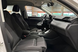 valkoinen Audi Q3 2021 kuva 13.